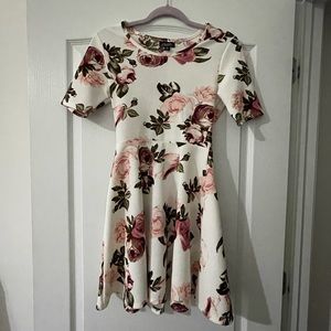 Beautiful semi formal floral dress!